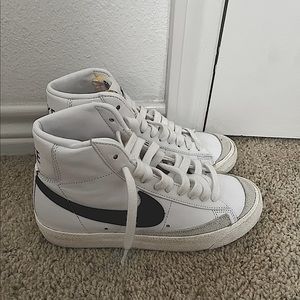 Nike blazers size 5 black and white